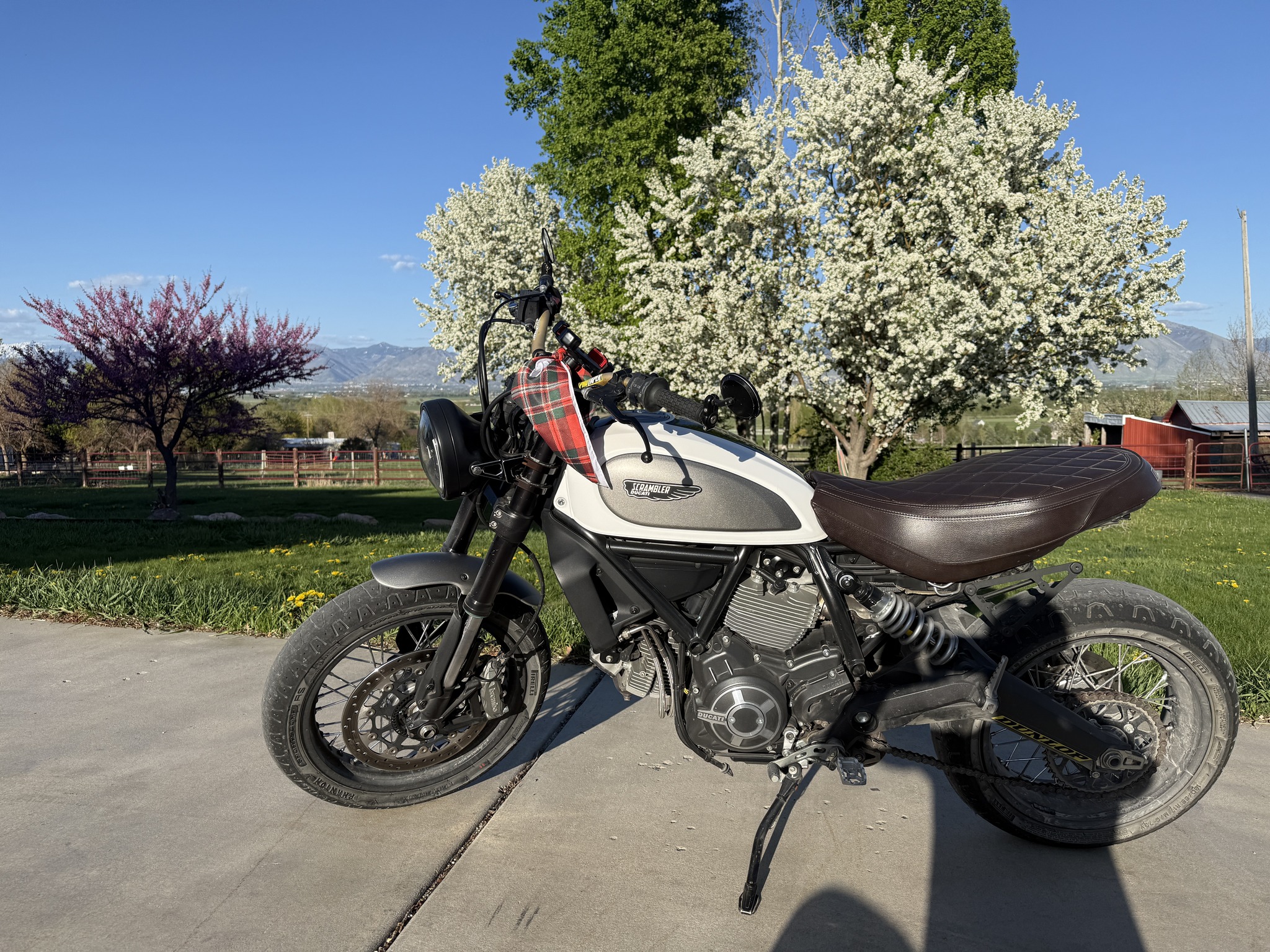 This gallery is to display merchandise and needs a title.